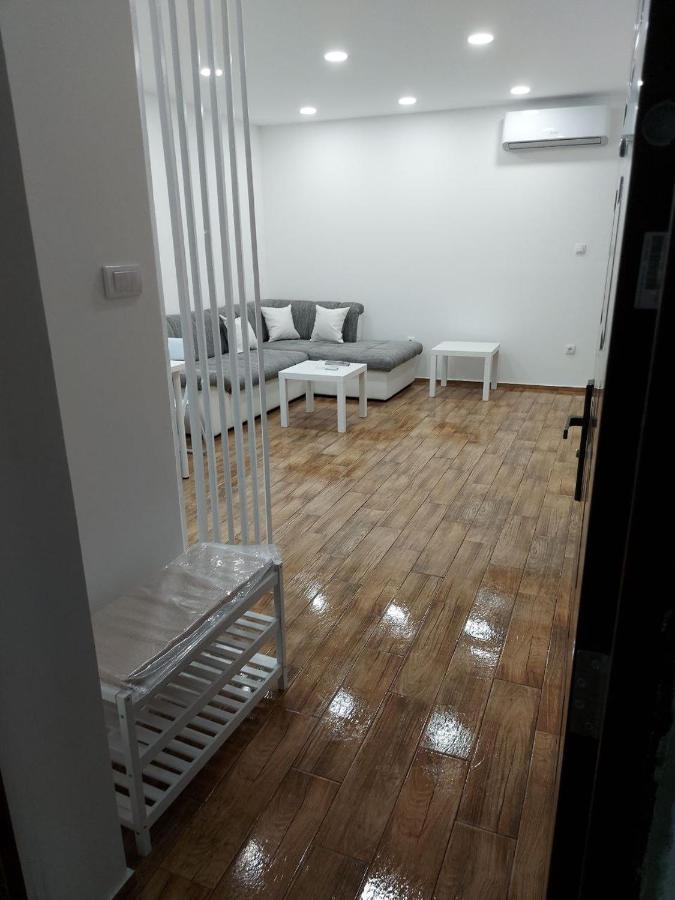Cosy, Quiet & Brand New Apartment W/ Danube View Belgrado Buitenkant foto
