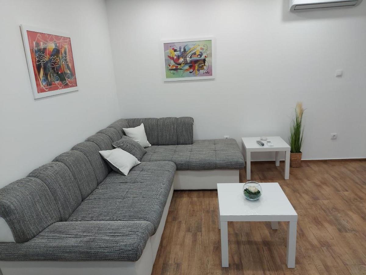 Cosy, Quiet & Brand New Apartment W/ Danube View Belgrado Buitenkant foto